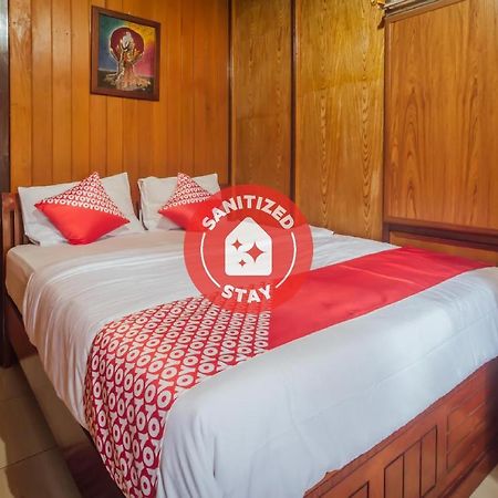 Vaccinated Staff - Oyo 1300 Crecia Guest House Hatu Esterno foto