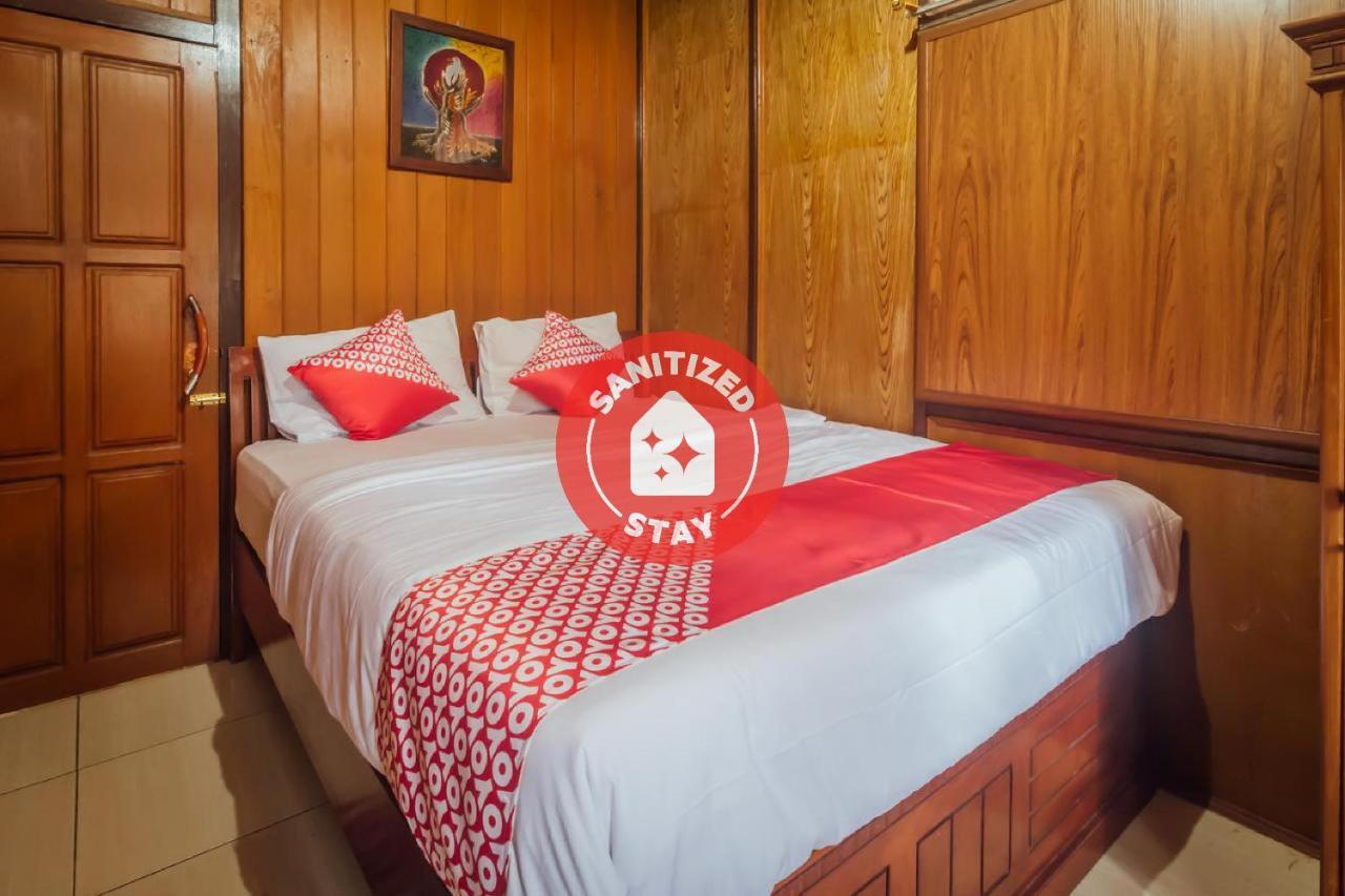 Vaccinated Staff - Oyo 1300 Crecia Guest House Hatu Esterno foto