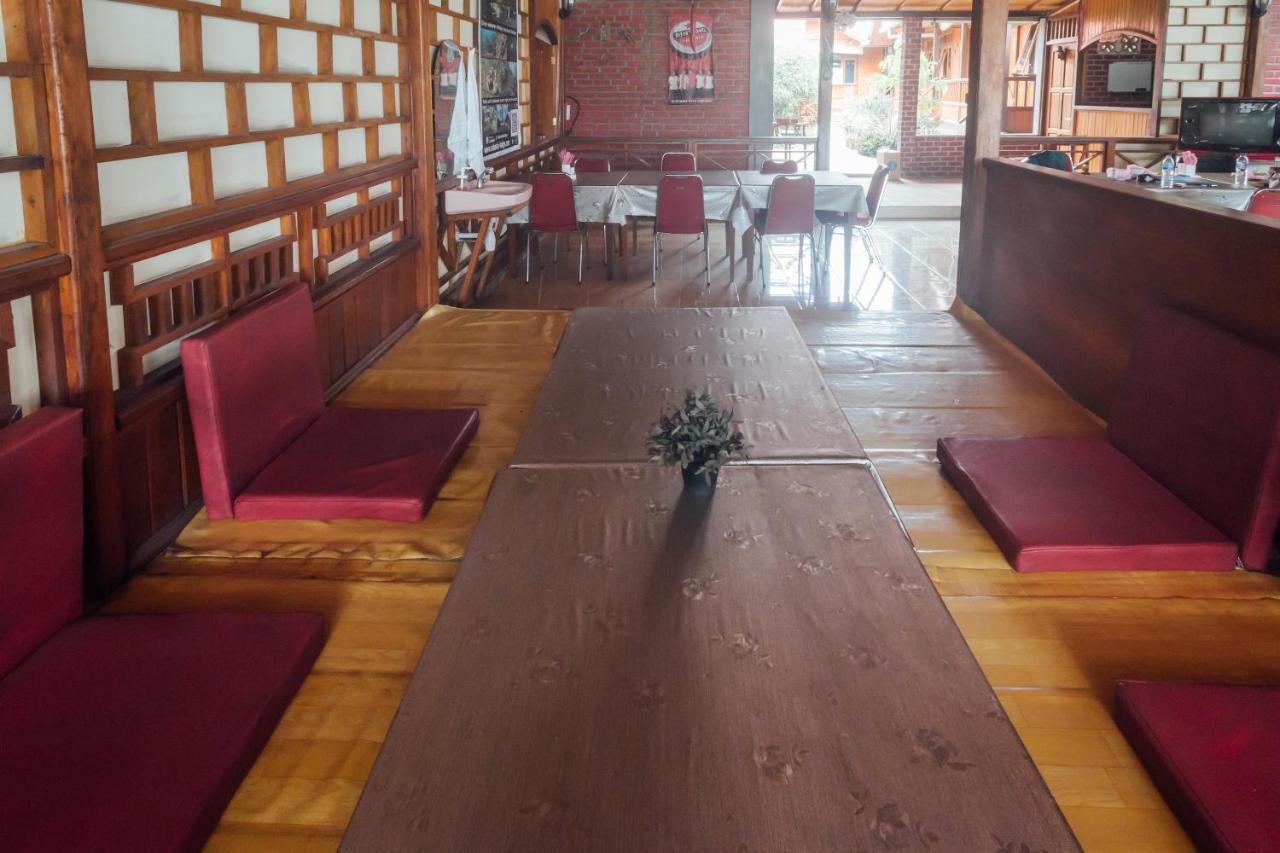 Vaccinated Staff - Oyo 1300 Crecia Guest House Hatu Esterno foto