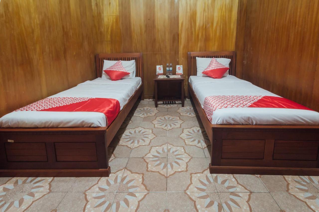 Vaccinated Staff - Oyo 1300 Crecia Guest House Hatu Esterno foto
