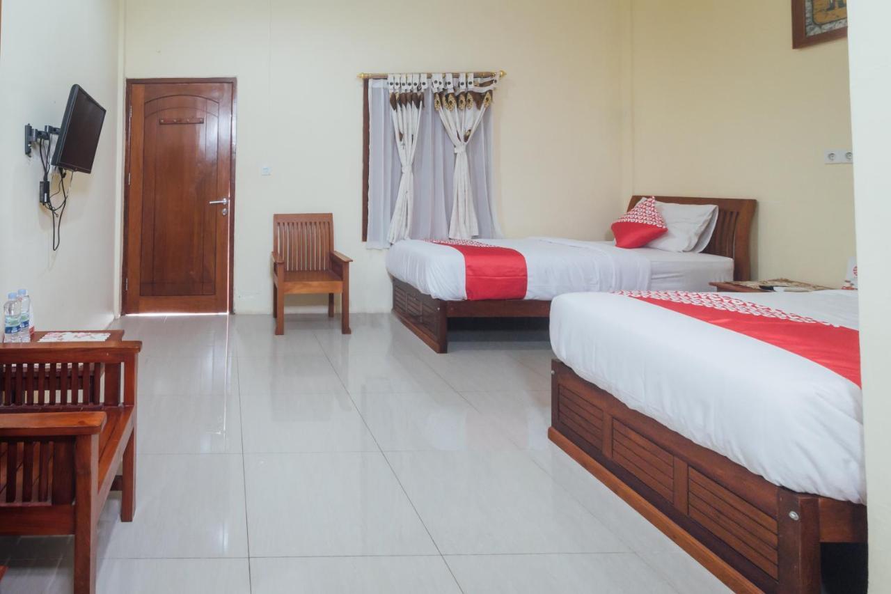 Vaccinated Staff - Oyo 1300 Crecia Guest House Hatu Esterno foto