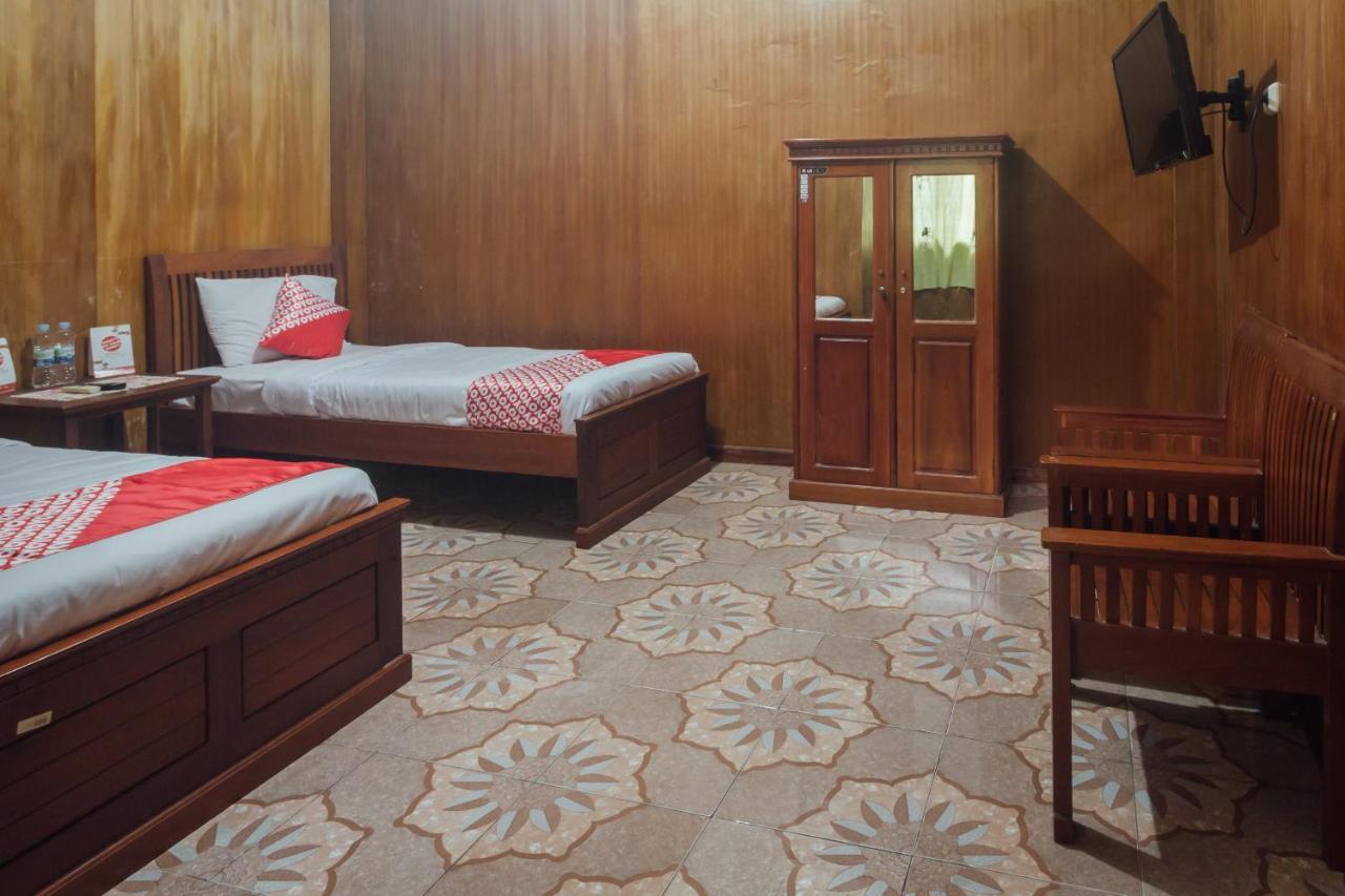Vaccinated Staff - Oyo 1300 Crecia Guest House Hatu Esterno foto