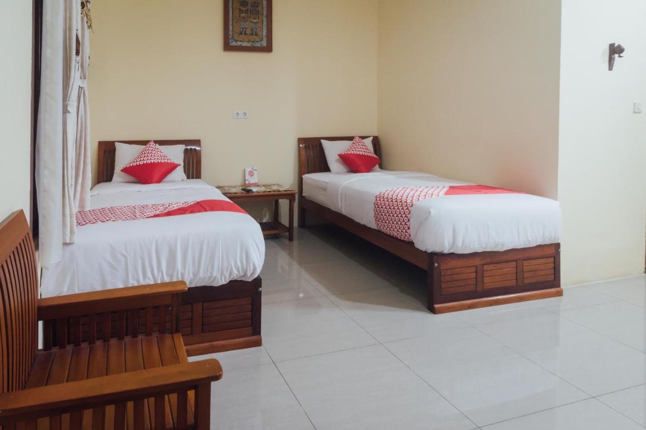 Vaccinated Staff - Oyo 1300 Crecia Guest House Hatu Esterno foto
