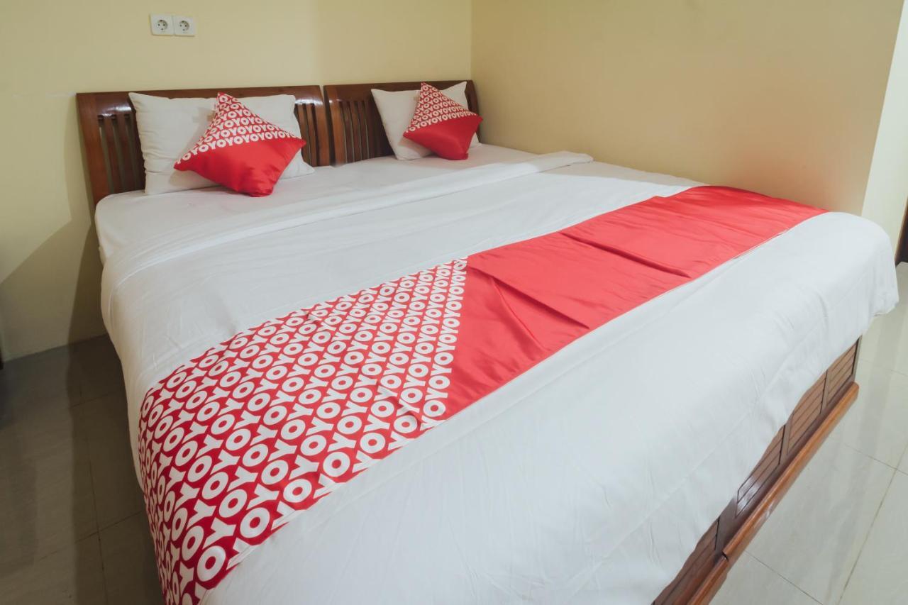 Vaccinated Staff - Oyo 1300 Crecia Guest House Hatu Esterno foto