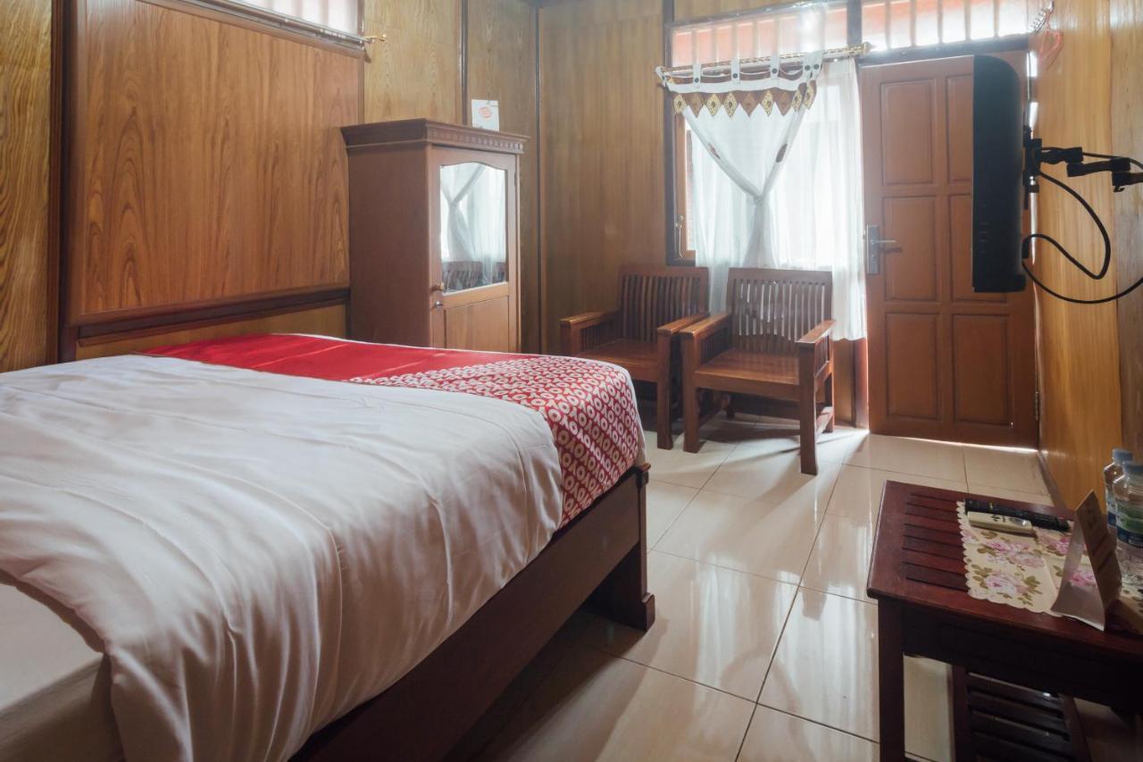 Vaccinated Staff - Oyo 1300 Crecia Guest House Hatu Esterno foto