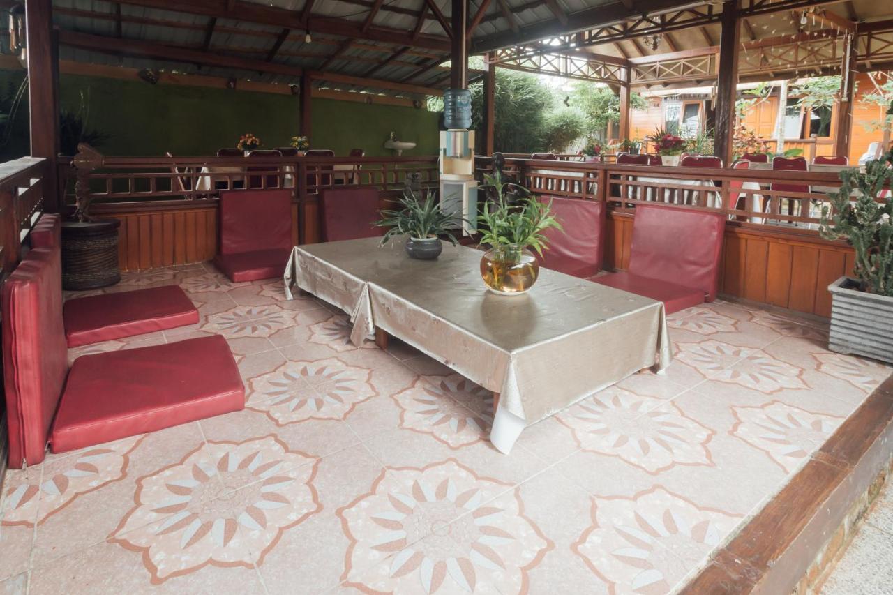 Vaccinated Staff - Oyo 1300 Crecia Guest House Hatu Esterno foto