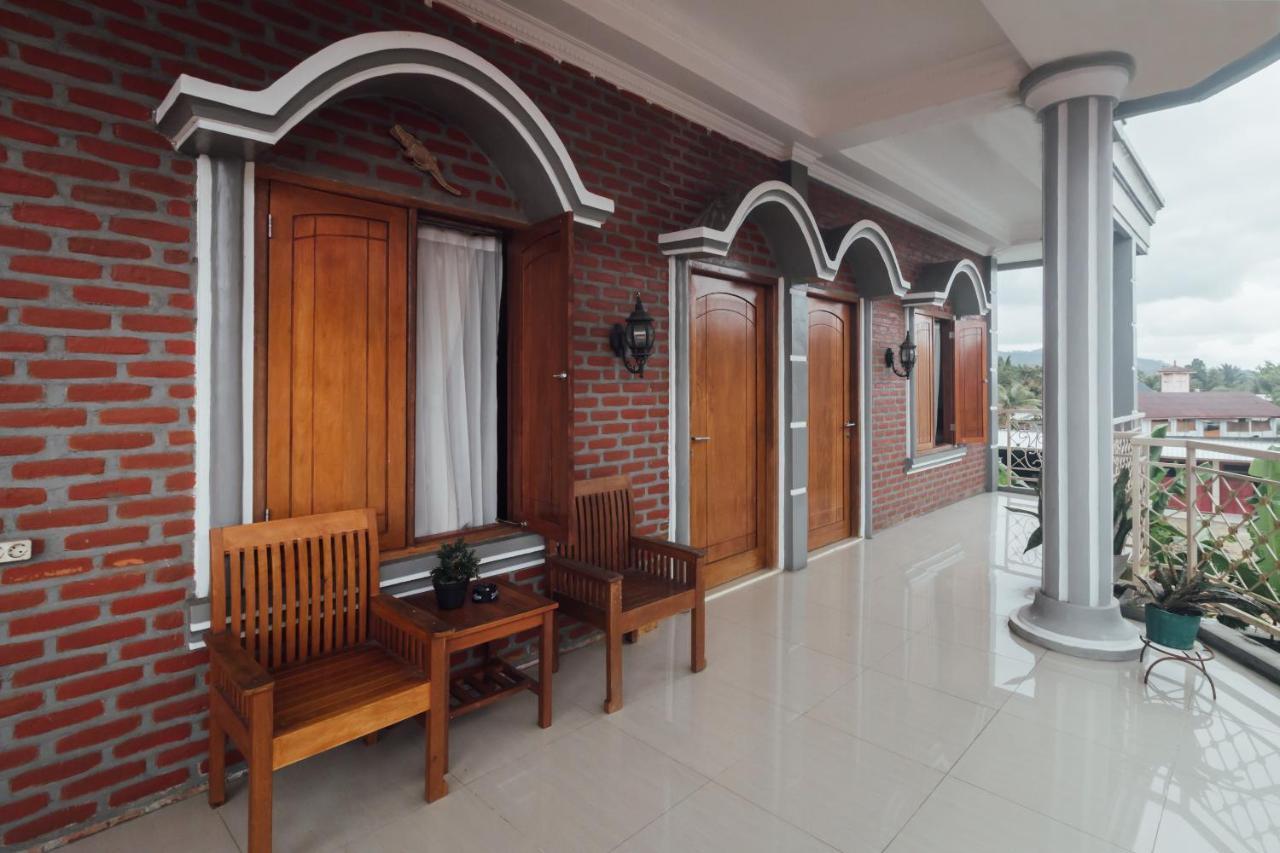 Vaccinated Staff - Oyo 1300 Crecia Guest House Hatu Esterno foto