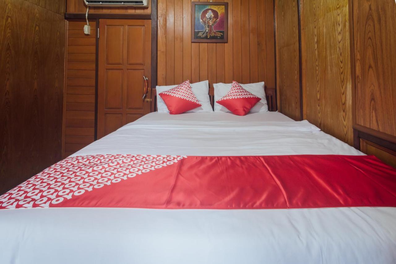 Vaccinated Staff - Oyo 1300 Crecia Guest House Hatu Esterno foto